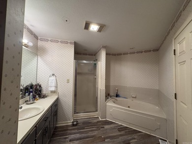 Beautiful home with a location that can't be beat! Conveniently - photo 20