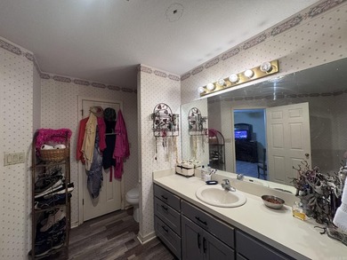 Beautiful home with a location that can't be beat! Conveniently - photo 21