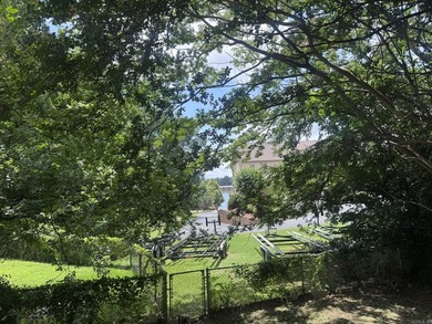 Beautiful home with a location that can't be beat! Conveniently - photo 27