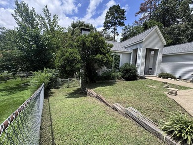 Beautiful home with a location that can't be beat! Conveniently - photo 29