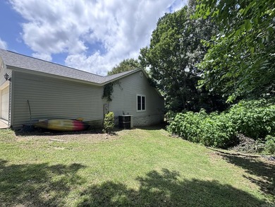 Beautiful home with a location that can't be beat! Conveniently - photo 30