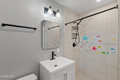 Unlock the possibilities with this rare duplex-zoned property in - photo 30