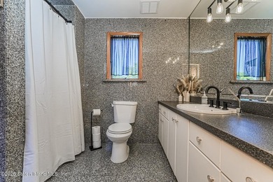 Open House 6/20 & 6/21 12-2pm. Located in the heart of Dongan - photo 32
