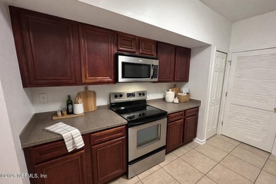Welcome to Summer Key, a DESIRABLE gated community in - photo 4