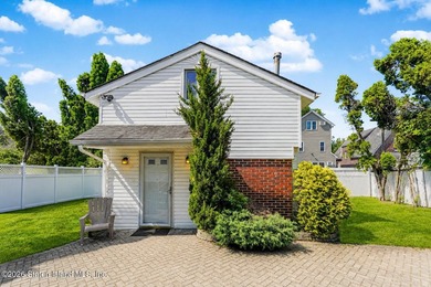 Open House 6/20 & 6/21 12-2pm. Located in the heart of Dongan - photo 43