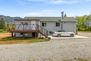 Nestled in a quiet and peaceful setting, this meticulously - photo 8