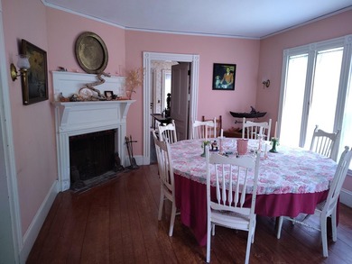 * MAINESTAY* A staely Victorian home located in the heart of - photo 4