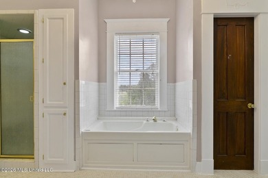 A timeless Southern estate where classic architecture meets - photo 37