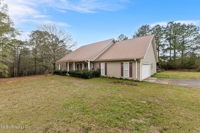 Charming 3-bedroom, 2-bath home situated on a spacious 0.82-acre - photo 3