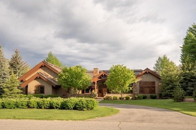 Exquisite .88 acre estate situated in the prestigious Northwoods - photo 4