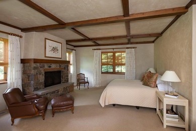 Exquisite .88 acre estate situated in the prestigious Northwoods - photo 7