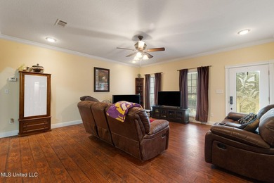 Charming 3-bedroom, 2-bath home situated on a spacious 0.82-acre - photo 8