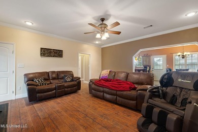 Charming 3-bedroom, 2-bath home situated on a spacious 0.82-acre - photo 9