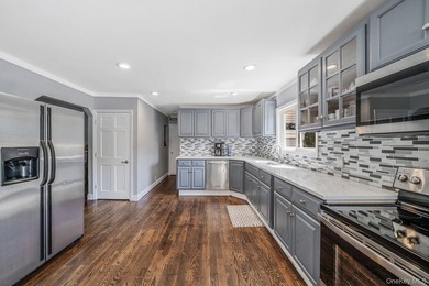Beautiful West Islip Colonial on a huge double lot with - photo 12