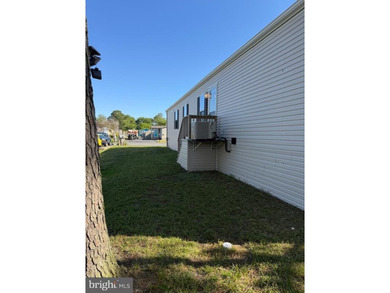 Enjoy coastal living in this well-maintained 3-bedroom, 2-bath - photo 16