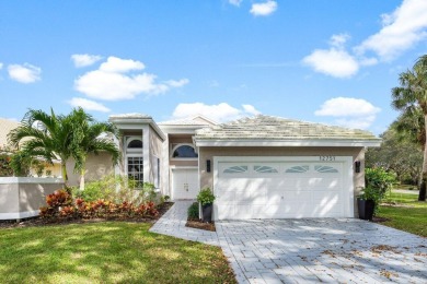 Lake Home For Sale in Palm Beach Gardens, Florida