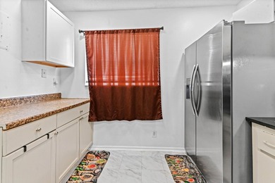 Welcome to The Hamptons! This charming 2-story home offers 3 - photo 5