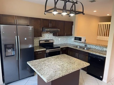 Rare opportunity to rent a spacious 4-bedroom, 2.5-bathroom - photo 4