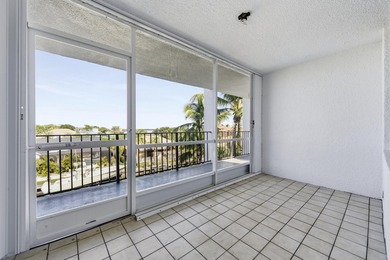 Fully renovated 2BR, 2 bath Condo. New laminate floors, kitchen - photo 4
