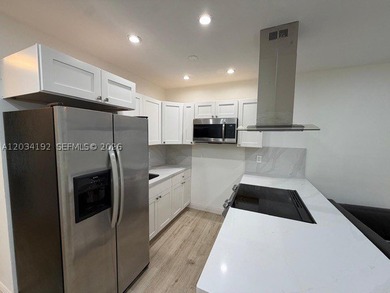Great location in the Golden Isle subdivision with a security - photo 3