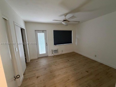 Great location in the Golden Isle subdivision with a security - photo 5