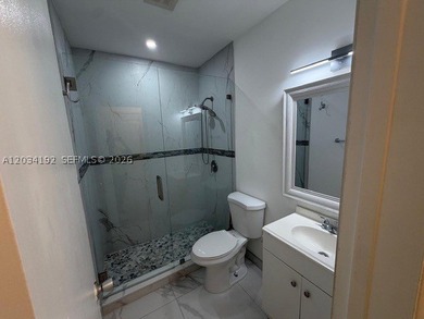 Great location in the Golden Isle subdivision with a security - photo 7