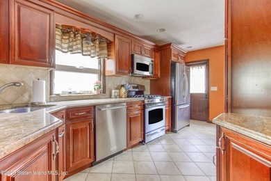 Welcome to 26 Dakota Pl, a single family detached colonial in - photo 11