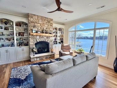 Custom lakefront home with high-end finishes + meticulous - photo 12
