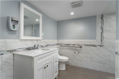 Large Versatile Residential Home with 6 bedrooms and 4 1/2 baths - photo 13