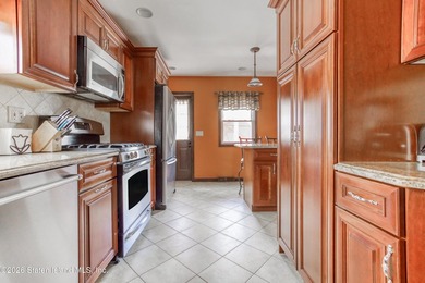 Welcome to 26 Dakota Pl, a single family detached colonial in - photo 13