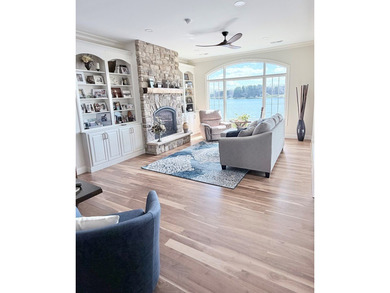 Custom lakefront home with high-end finishes + meticulous - photo 13