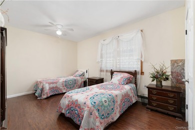 Large Versatile Residential Home with 6 bedrooms and 4 1/2 baths - photo 14