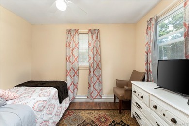 Large Versatile Residential Home with 6 bedrooms and 4 1/2 baths - photo 16