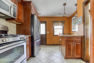Welcome to 26 Dakota Pl, a single family detached colonial in - photo 16