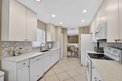 Spacious 2,094 sq ft upstairs coach home with Vaulted ceilings