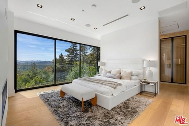 View property nestled in the hills of Encino, this newly - photo 18