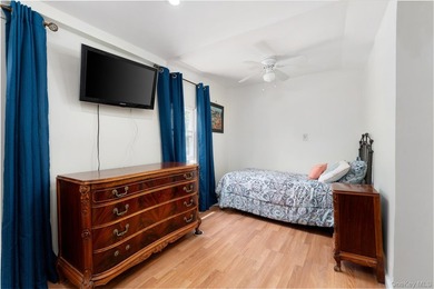 Large Versatile Residential Home with 6 bedrooms and 4 1/2 baths - photo 18