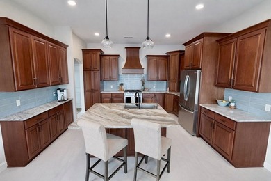 Custom lakefront home with high-end finishes + meticulous - photo 19