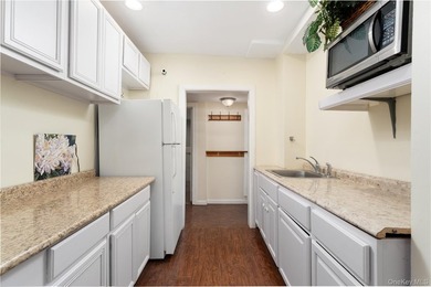 Large Versatile Residential Home with 6 bedrooms and 4 1/2 baths - photo 20