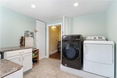 Large Versatile Residential Home with 6 bedrooms and 4 1/2 baths - photo 21