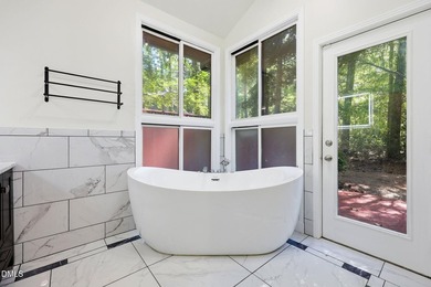 Beautiful modernist inspired home situated on a large wooded lot - photo 21