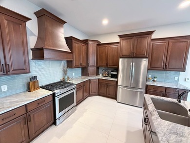 Custom lakefront home with high-end finishes + meticulous - photo 21