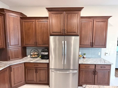 Custom lakefront home with high-end finishes + meticulous - photo 22