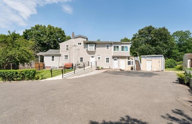 Large Versatile Residential Home with 6 bedrooms and 4 1/2 baths - photo 24