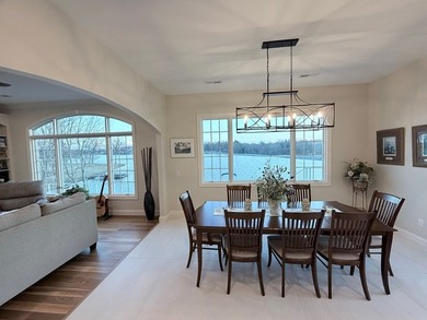 Custom lakefront home with high-end finishes + meticulous - photo 26