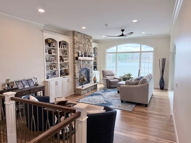 Custom lakefront home with high-end finishes + meticulous - photo 27