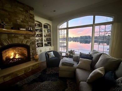 Custom lakefront home with high-end finishes + meticulous - photo 36