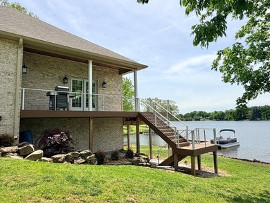 Custom lakefront home with high-end finishes + meticulous - photo 37