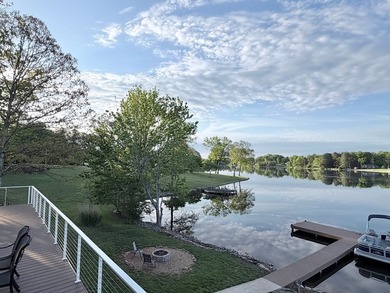 Custom lakefront home with high-end finishes + meticulous - photo 43
