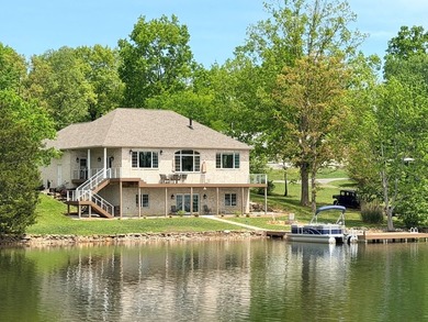 Custom lakefront home with high-end finishes + meticulous - photo 45